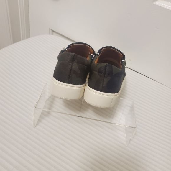 NWOB Very Volatile Los Angeles Normande Slipon Sneaker Shoes Size 6M, Camo Print - Picture 5 of 12